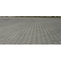 10 cm yüksekliğinde, her renk ve ebatta normal çimentolu beton parke taşı (karekteristik yarmada çekme dayanımı (T) > 3,6 Mpa kırılma yükü >250 N/mm olmalıdır)