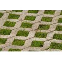 10 cm yüksekliğinde, her renk ve ebatta normal çimentolu beton çim taşı (karekteristik yarmada çekme dayanımı (T) > 3,6 Mpa kırılma yükü >250 N/mm olmalıdır)