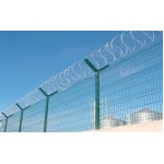 0,95 mt yüksekliğinde 2 bükümlü, Sıcak daldırma galvaniz üzeri, Elektrostatik polyester toz boyalı jiletli panel halinde tel (Göz Aralığı 55x200 mm / Ø4,5 mm Telden İmal Edilmiş / Panel Üzerinde 100 mm aralıklar ile 3 sıra jilet bulunan, Toplam jilet boyu