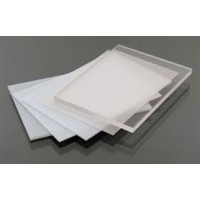 İki yüzü UV dayanımlı film kaplı, 12 mm kalınlıkta, polikarbonat şeffaf gürültü bariyeri