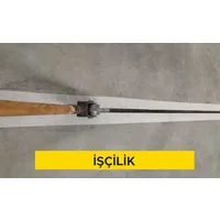 4mm genislik ve 40 mm derinlikte derz kesimi yapılması ve polietilen fitil ve poliüretan derz mastigi ile doldurulması (Saha Betonu) (Malzeme Hariç) (İşçilik)