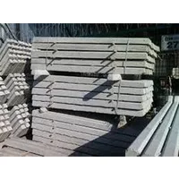 1,60 mt düz beton direk ( 9x9 / 9x7 cm ebatlı ve 8 delikli) (C40/50 betonu ile içerisinde 4 adet Ø 6 ( h = 0-2,5m ) / Ø 8 ( h = 2,5m üzeri ) inşaat demiri ve her 25cm'de bir etriye demiri kullanılarak en az 8 saat buhar kürüne(kurutmaya) tabi tutulacaktır